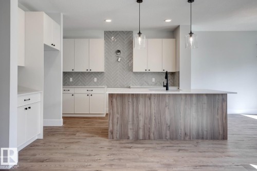 54 Ficus Way, Fort Saskatchewan, AB - Indoor Photo Showing Kitchen