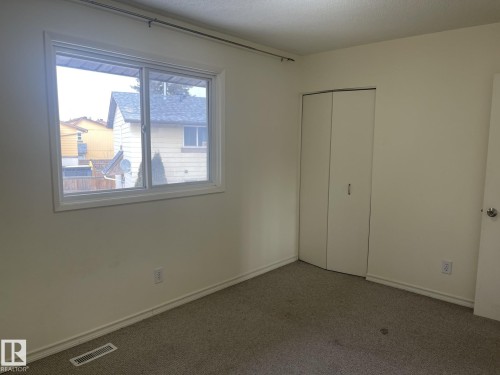107 Woodstock, Edmonton, AB - Indoor Photo Showing Other Room