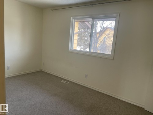 107 Woodstock, Edmonton, AB - Indoor Photo Showing Other Room