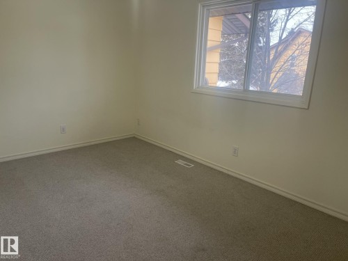 107 Woodstock, Edmonton, AB - Indoor Photo Showing Other Room