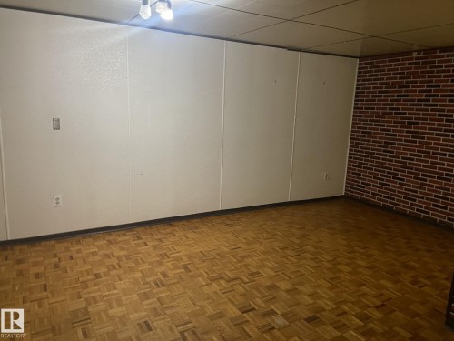 107 Woodstock, Edmonton, AB - Indoor Photo Showing Other Room