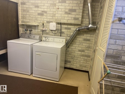 107 Woodstock, Edmonton, AB - Indoor Photo Showing Laundry Room