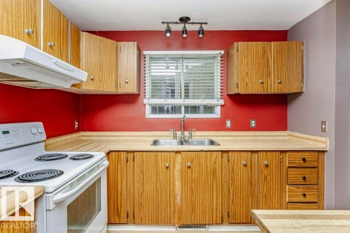 3518 42A Avenue, Edmonton, AB - Indoor Photo Showing Kitchen