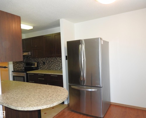 105 10160 115 Street, Edmonton, AB - Indoor Photo Showing Kitchen