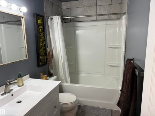 17115 100 Street, Edmonton, AB - Indoor Photo Showing Bathroom