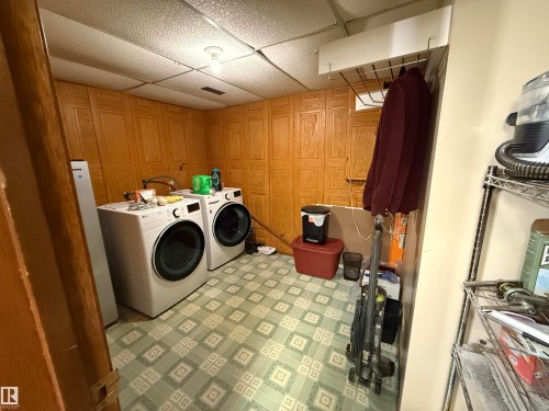 17115 100 Street, Edmonton, AB - Indoor Photo Showing Laundry Room
