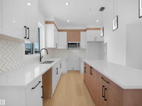 334 Roberts Wynd, Leduc, AB - Indoor Photo Showing Kitchen With Double Sink With Upgraded Kitchen