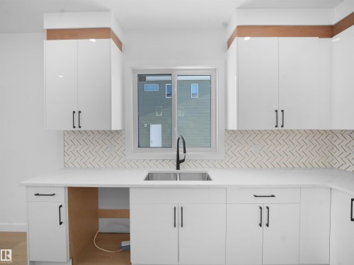 334 Roberts Wynd, Leduc, AB - Indoor Photo Showing Kitchen With Double Sink