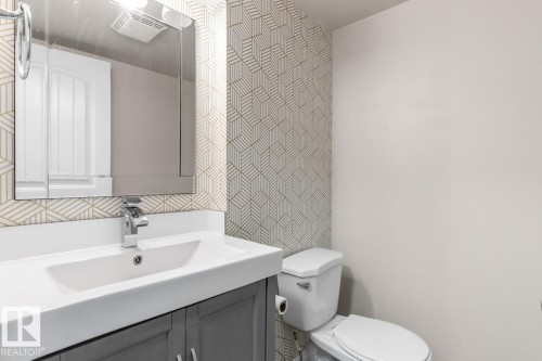 5346 38A Avenue, Edmonton, AB - Indoor Photo Showing Bathroom