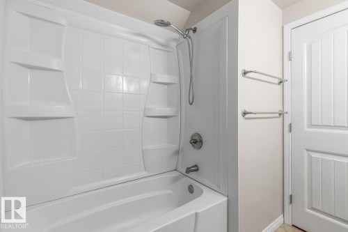 5346 38A Avenue, Edmonton, AB - Indoor Photo Showing Bathroom