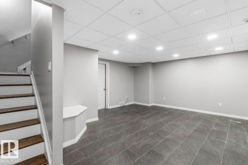 5346 38A Avenue, Edmonton, AB - Indoor