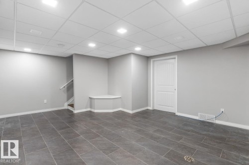 5346 38A Avenue, Edmonton, AB - Indoor