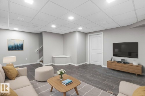 5346 38A Avenue, Edmonton, AB - Indoor Photo Showing Other Room