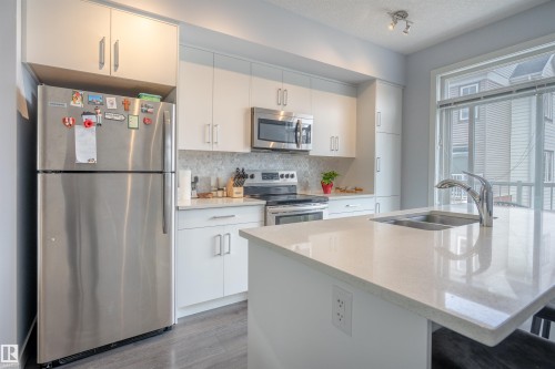 1085 Gault Boulevard, Edmonton, AB - Indoor Photo Showing Kitchen With Stainless Steel Kitchen With Double Sink