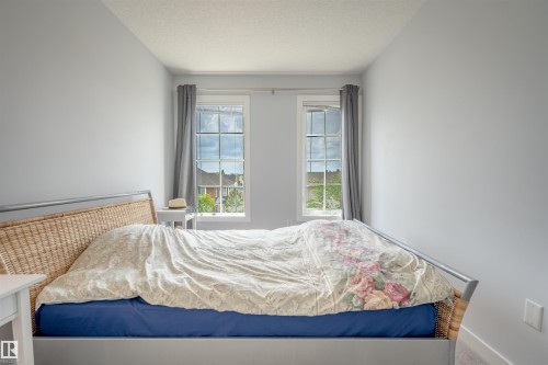 1085 Gault Boulevard, Edmonton, AB - Indoor Photo Showing Bedroom