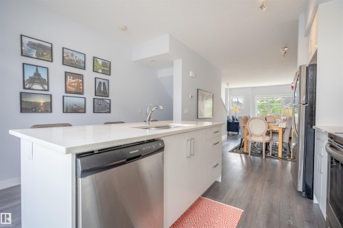 1085 Gault Boulevard, Edmonton, AB - Indoor Photo Showing Kitchen With Double Sink