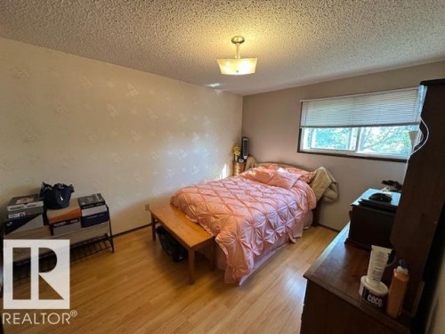 #167 Harrison Drive, Edmonton, AB - Indoor Photo Showing Bedroom