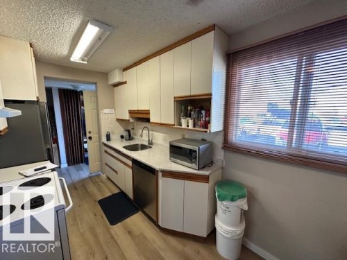 #167 Harrison Drive, Edmonton, AB - Indoor Photo Showing Kitchen
