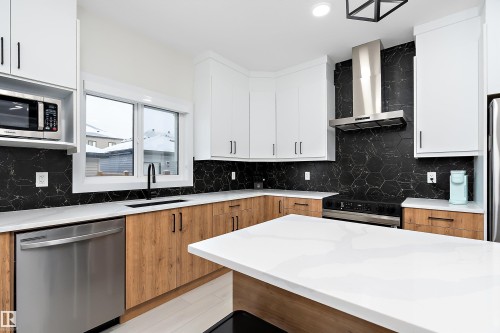 40 Chambery Crescent, St. Albert, AB - Indoor Photo Showing Kitchen