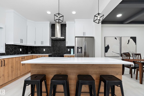 40 Chambery Crescent, St. Albert, AB - Indoor Photo Showing Kitchen With Upgraded Kitchen