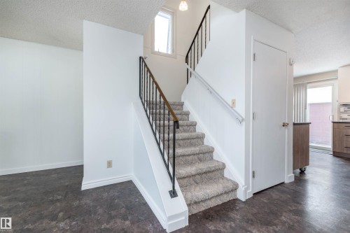 14911 29 Street, Edmonton, AB - Indoor Photo Showing Other Room