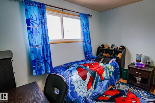 5013 44 Avenue, Smoky Lake Town, AB - Indoor Photo Showing Bedroom