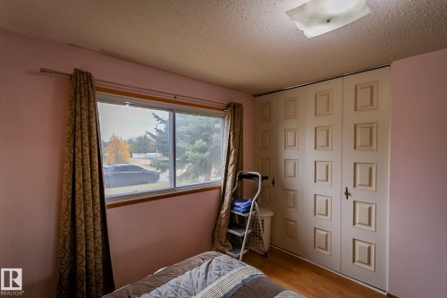 5013 44 Avenue, Smoky Lake Town, AB - Indoor Photo Showing Bedroom
