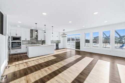 2211 4 Avenue, Edmonton, AB - Indoor Photo Showing Kitchen With Upgraded Kitchen