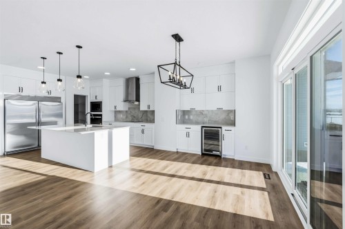 2211 4 Avenue, Edmonton, AB - Indoor Photo Showing Kitchen With Upgraded Kitchen