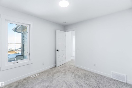 2211 4 Avenue, Edmonton, AB - Indoor Photo Showing Other Room