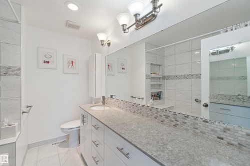 305 8707 107 Street, Edmonton, AB - Indoor Photo Showing Bathroom