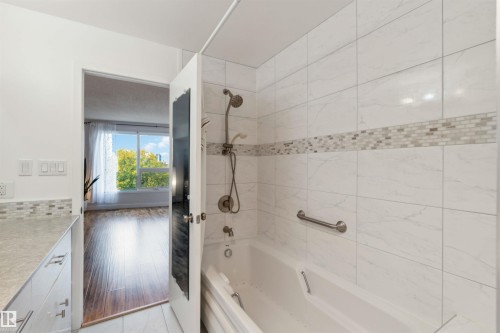305 8707 107 Street, Edmonton, AB - Indoor Photo Showing Bathroom
