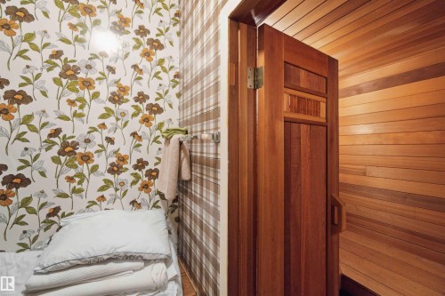 305 8707 107 Street, Edmonton, AB - Indoor Photo Showing Bathroom