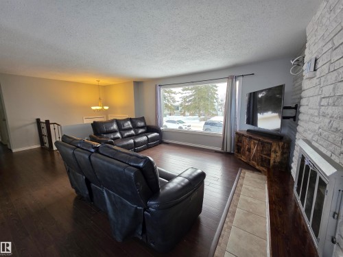 5614 52 Avenue, St. Paul Town, AB - Indoor Photo Showing Living Room