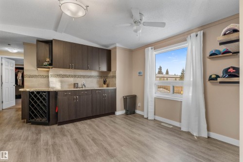 482 53222 Rge Rd 272, Rural Parkland County, AB - Indoor Photo Showing Kitchen