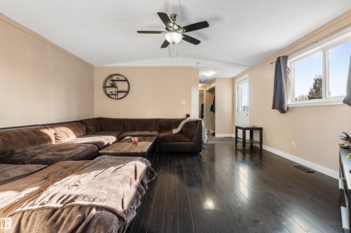 482 53222 Rge Rd 272, Rural Parkland County, AB - Indoor Photo Showing Living Room