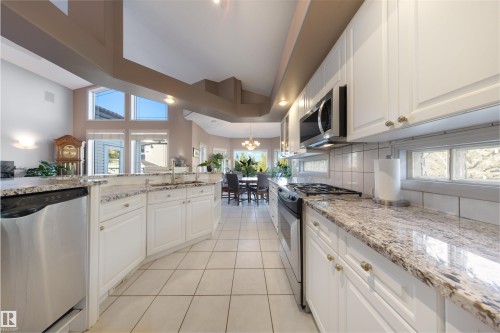 201 Erin Ridge Drive, St. Albert, AB - Indoor Photo Showing Kitchen With Upgraded Kitchen