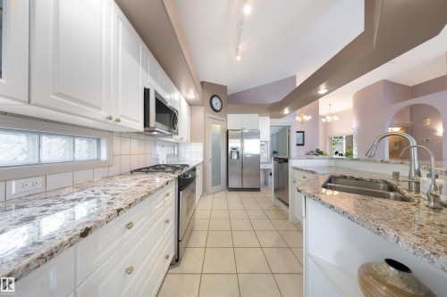 201 Erin Ridge Drive, St. Albert, AB - Indoor Photo Showing Kitchen With Double Sink With Upgraded Kitchen