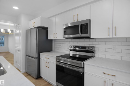1 1215 Keswick Drive, Edmonton, AB - Indoor Photo Showing Kitchen