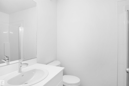 90 1430 Aster Way, Edmonton, AB - Indoor Photo Showing Bathroom