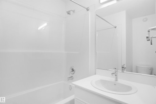 90 1430 Aster Way, Edmonton, AB - Indoor Photo Showing Bathroom