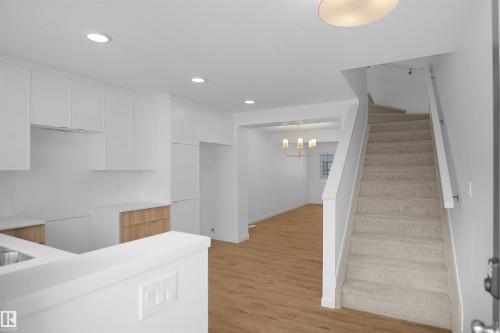 90 1430 Aster Way, Edmonton, AB - Indoor Photo Showing Kitchen