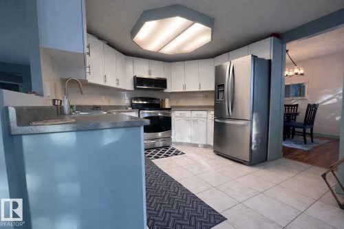 19011 92A Avenue, Edmonton, AB - Indoor Photo Showing Kitchen