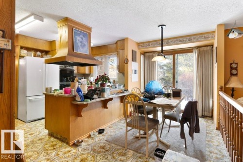 10511 74 Street, Edmonton, AB - Indoor Photo Showing Dining Room
