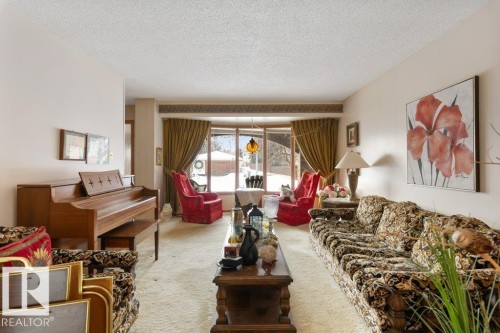 10511 74 Street, Edmonton, AB - Indoor Photo Showing Living Room