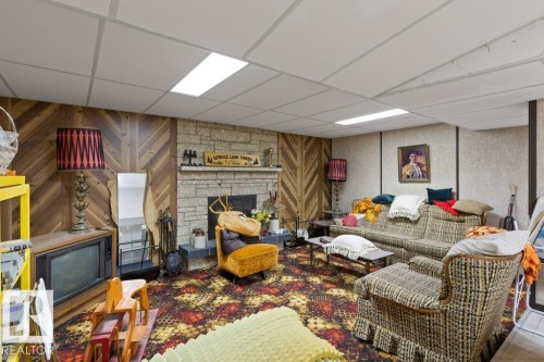 10511 74 Street, Edmonton, AB - Indoor With Fireplace