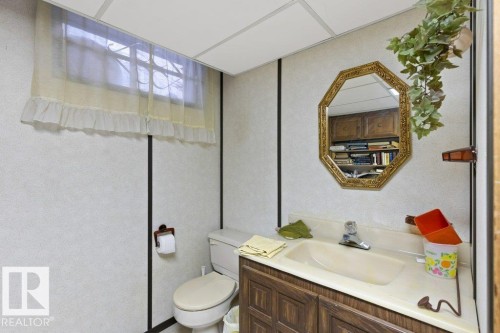 10511 74 Street, Edmonton, AB - Indoor Photo Showing Bathroom