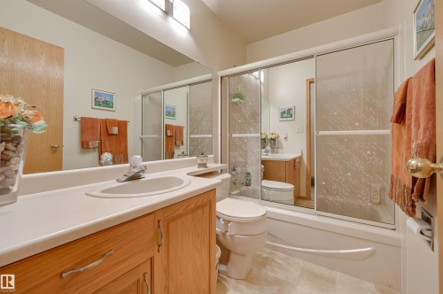 752 Wilkin Close, Edmonton, AB - Indoor Photo Showing Bathroom