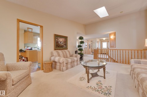 752 Wilkin Close, Edmonton, AB - Indoor Photo Showing Living Room