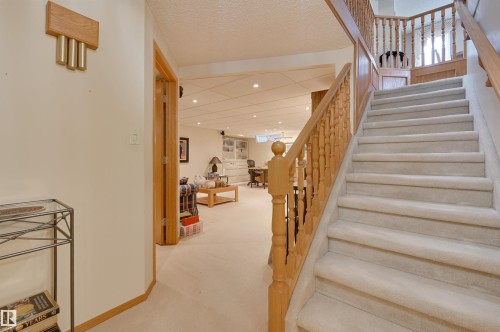 752 Wilkin Close, Edmonton, AB - Indoor Photo Showing Other Room